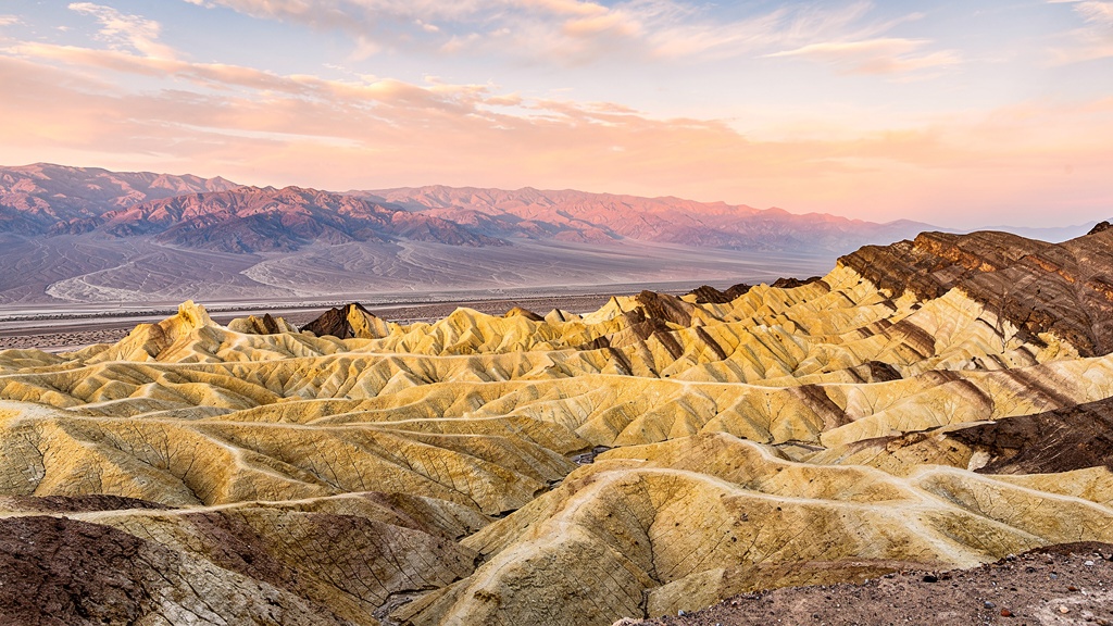 Death Valley Zabriskie Point desert landscape